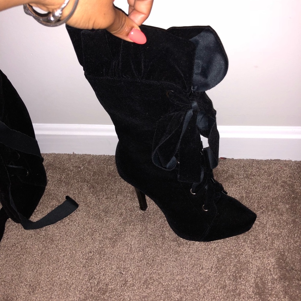 Suade tie boots
